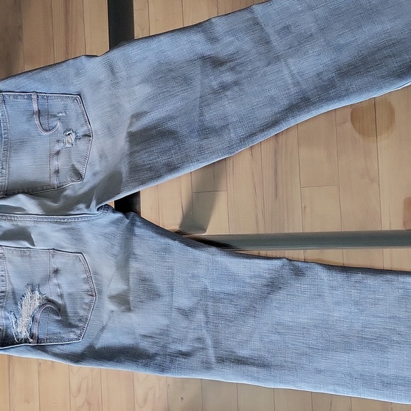 AEO light wash super soft cotton skinny jeans with rips - Picture 9 of 10